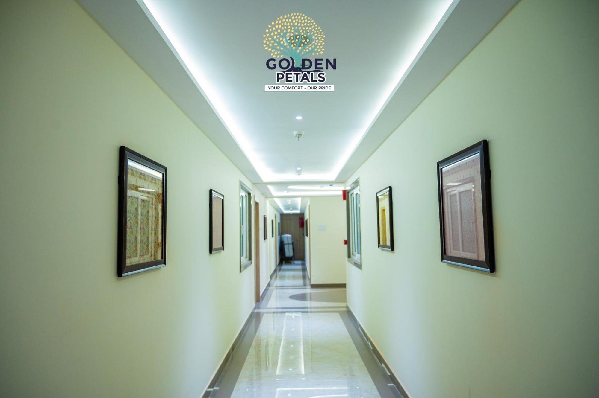 Hotel Golden Petals - Varanasi — Photos 2