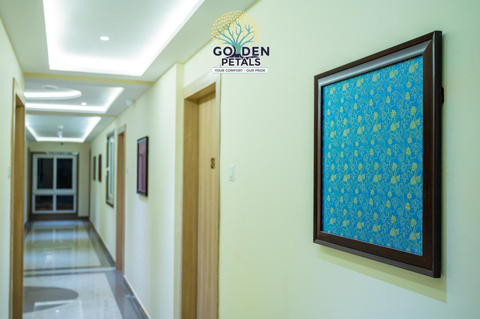 Hotel Golden Petals - Varanasi — Photos 3